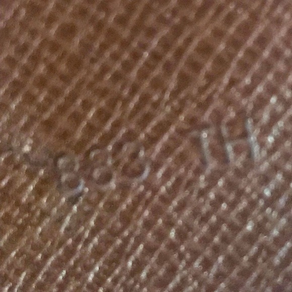 Authentic Louis Vuitton Marly Vintage Wristlet - Picture 4 of 7